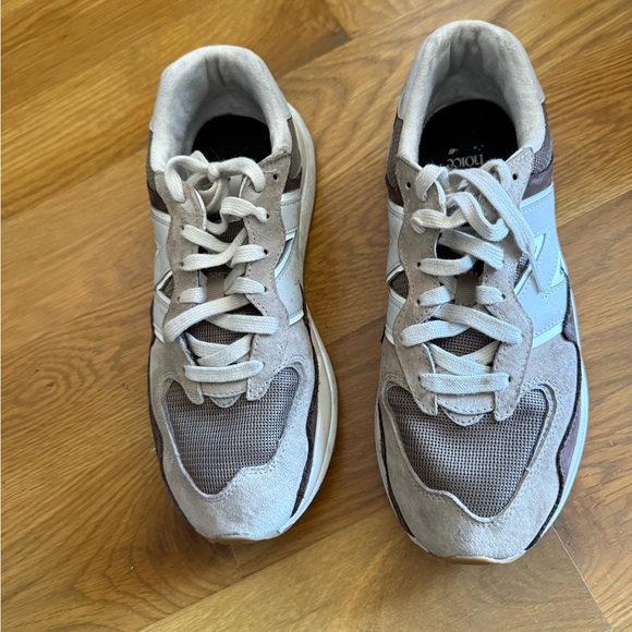 New Balance Brown and Cream Sneakers - Picture 2 of 4